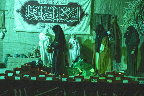 اجرای نمایش حدیث کساء و تشییع نمادین حضرت زهرا(س) توسط دانش آموزان دبستان حضرت زینب(س) 