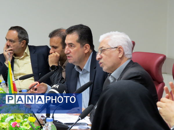 برگزاری دومین جلسه شورای آموزش و پرورش استان در محل استانداری 
