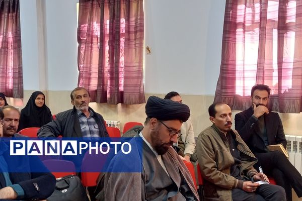 جلسه‌ توانمندسازی مربیان، معاونان پرورشی و سازمان دانش‌آموزی شهرستان فلاورجان 