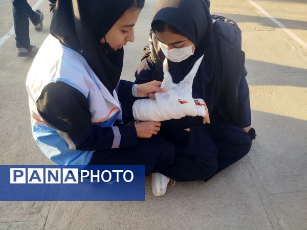 مانور زلزله در مدرسه شهید محمد آسوده روستای دهنو شهرستان خلیل آباد