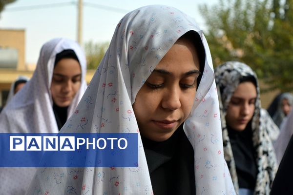 نماز باران، همخوانی زمین و آسمان در دبیرستان ولایت بهارستان‌دو