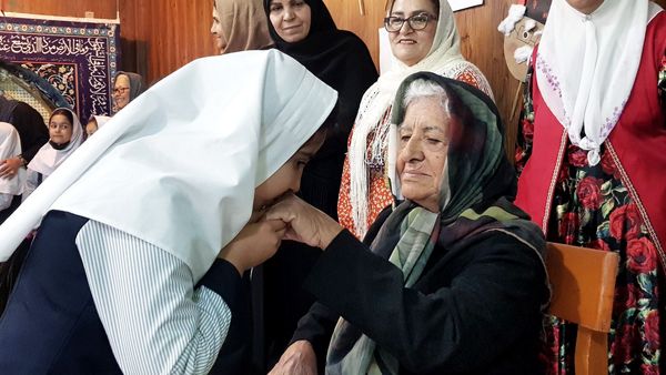 بزرگداشت هفته ملی سالمند در دبستان دخترانه سماء شیروان 