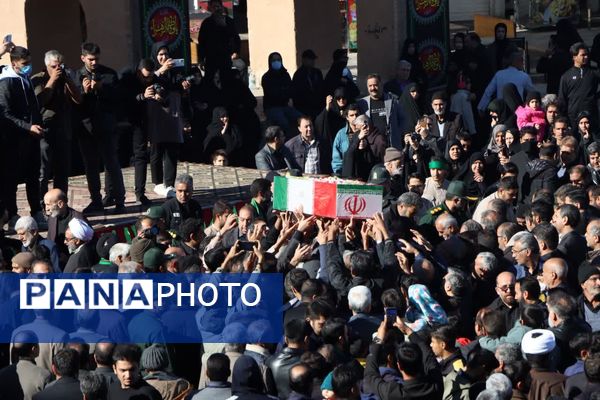 تشییع ۵ شهید گمنام در سالروز شهادت حضرت فاطمه(س) در یزد