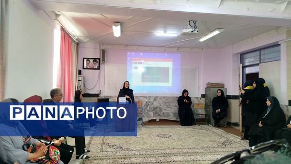 اولین مجمع عمومی انجمن اولیاء و مربیان در دبیرستان پیرایش نیشابور