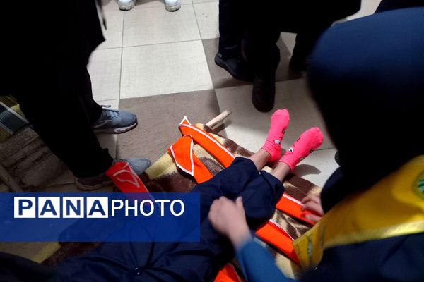 مانور زلزله در دبیرستانه دخترانه شاهد فیض ناحیه 3 شیراز