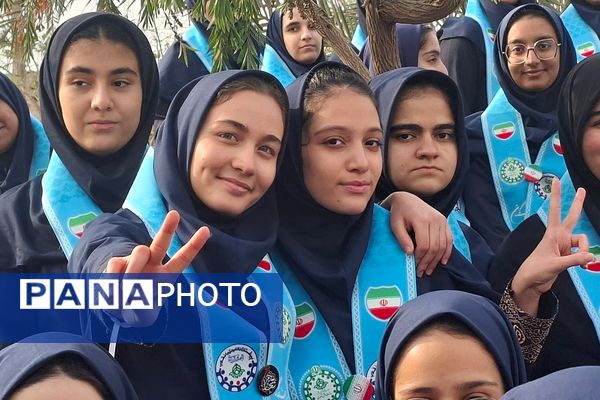 جلوه‌هایی از سرود همگانی مدرسه نمونه‌دولتی تمام ساحتی ارشاد قرچک