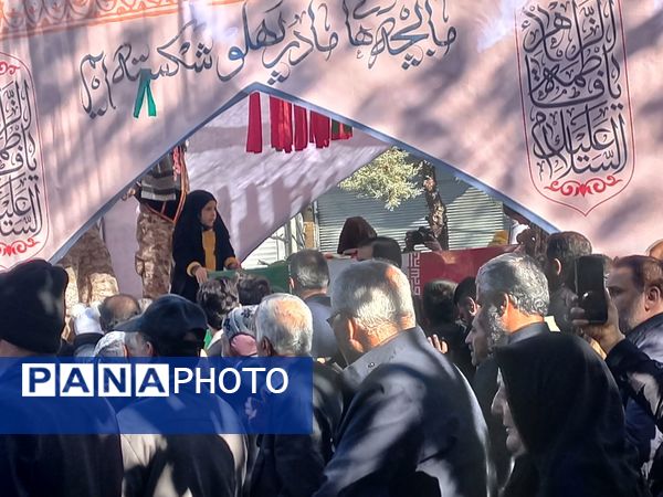 تشییع پیکرشهداى گمنام در شهرکرد 