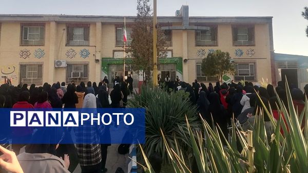 اجرای نرمش صبحگاهی در دبیرستان شهید مجید دهنوی نیشابور