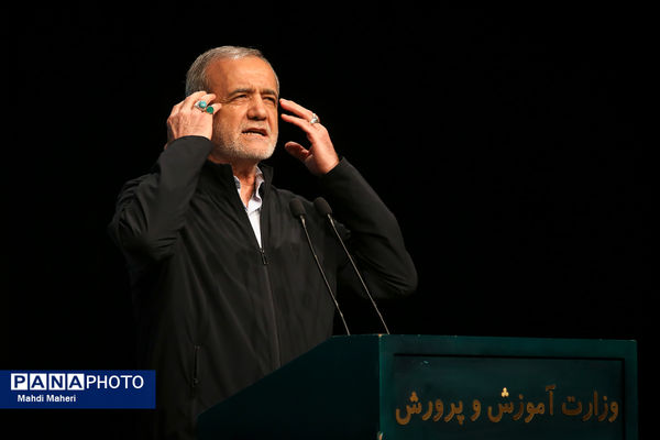 دیدار رییس‌جمهور با فرهنگیان و دانشجو معلمان