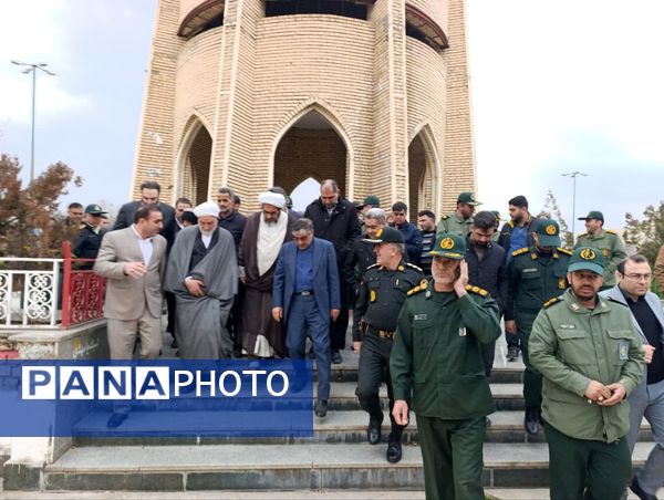 بازدید میدانی دادستان انتظامی قضات در کوهدشت و دیدار با کارکنان و خانواده شهدا