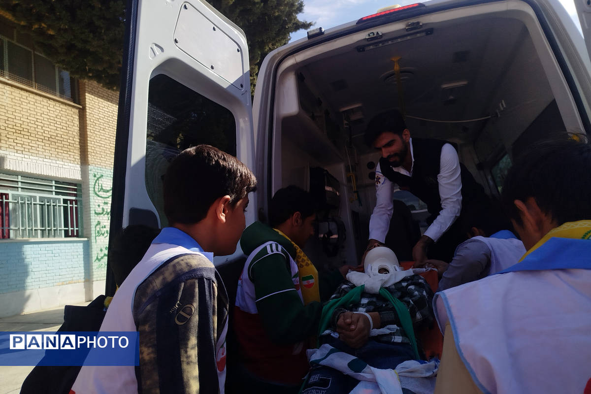 دانش‌آموزان مدرسه شهید باهنر لردگان آماده مقابله با زلزله شدند