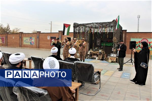 جلوه‌هایی از یادواره شهدا در دبستان استثنایی باغچه‌بان قم