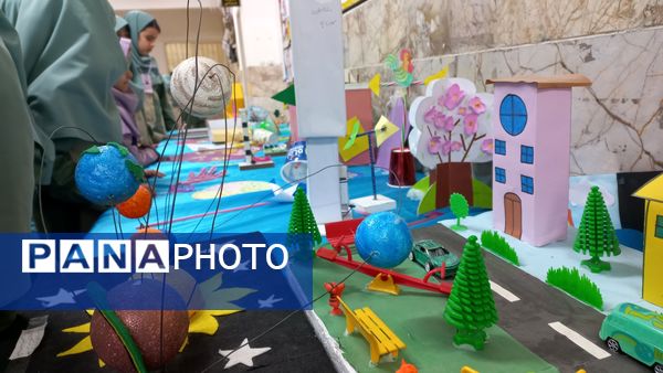 نمایشگاه هفته پژوهش در دبستان شاهد تحقیقی ناحیه ۶