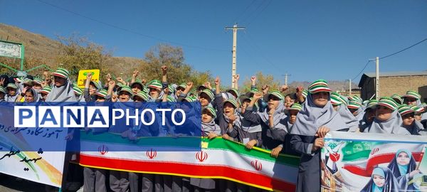 شکوه حضور دانش‌آموزان شهید مطهری در راهپیمایی ۱۳ آبان