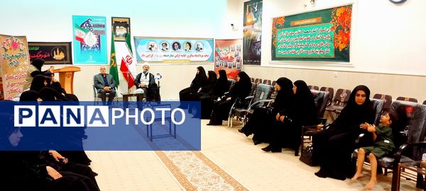 نشست بانوان ستاد نماز جمعه با امام جمعه شهرستان کاشمر 