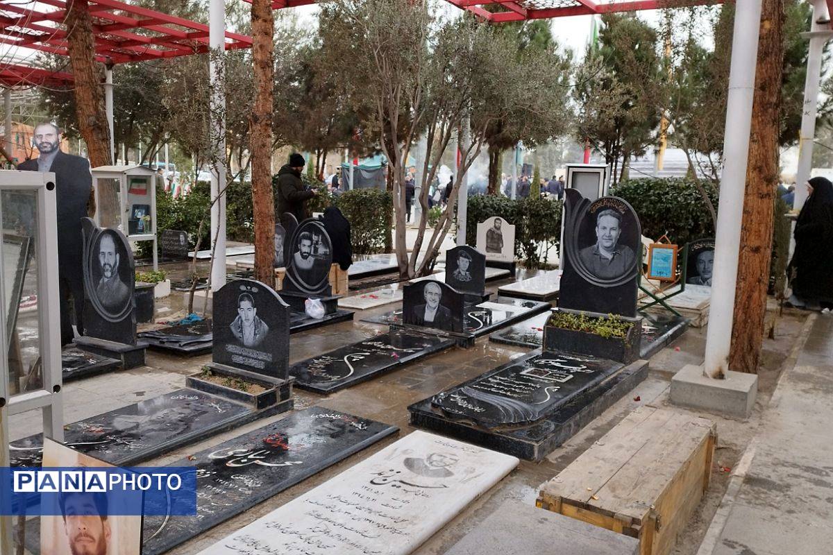 تجدید عهد با پدران آسمانی ایران