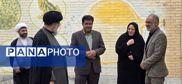 بازدید امام جمعه و مدیر آموزش‌ و پرورش بافق از دبستان هفتم تیر