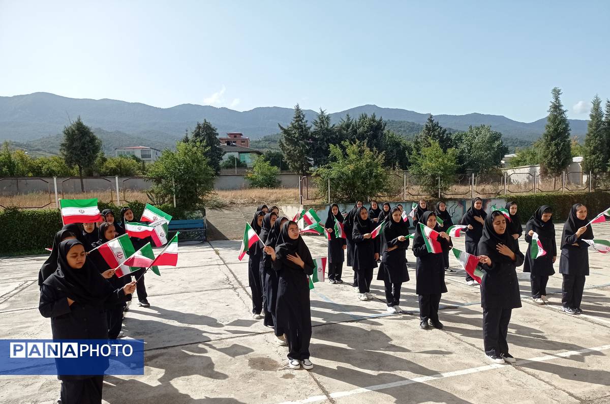 جشن جوانه‌ها در دبیرستان یاران امام 