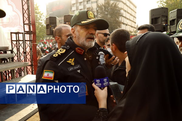 وداع باشکوه مردم با شهدای گمنام در قلب پایتخت