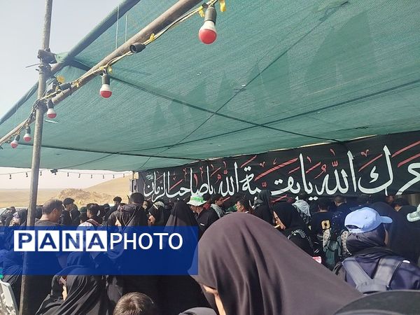 پیاده روی زائران وعاشقان امام علی بن موسی الرضا"ع"از مسیرباغچه تاتپه سلام