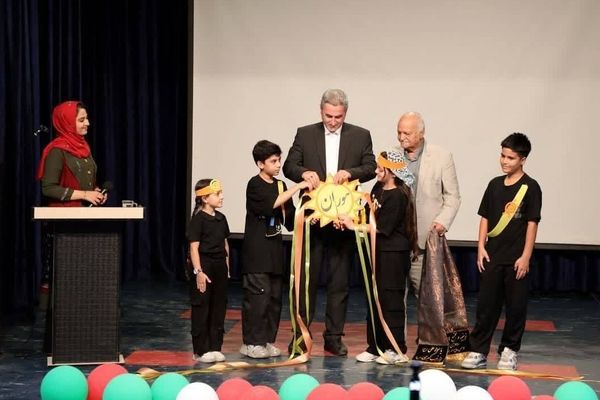 نگاه هنرمندانه دانش‌آموزان می‌تواند مسئولان را متوجه مسائل کند