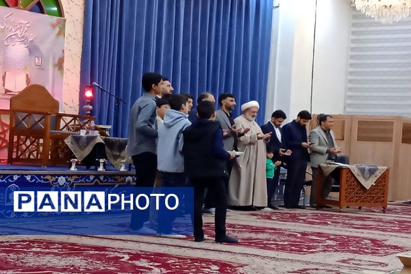  محفل انس با قرآن خانوادگی در دارالقرآن حضرت ولی عصر(عج) 