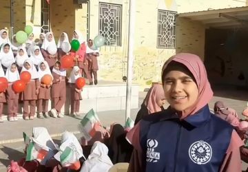 راهپیمایی درون مدرسه‌ای ۱۳ آبان در دبستان قرآنی اکبرزاده برگزار شد