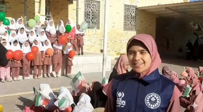 راهپیمایی درون‌مدرسه‌ای ۱۳ آبان در دبستان قرآنی اکبرزاده