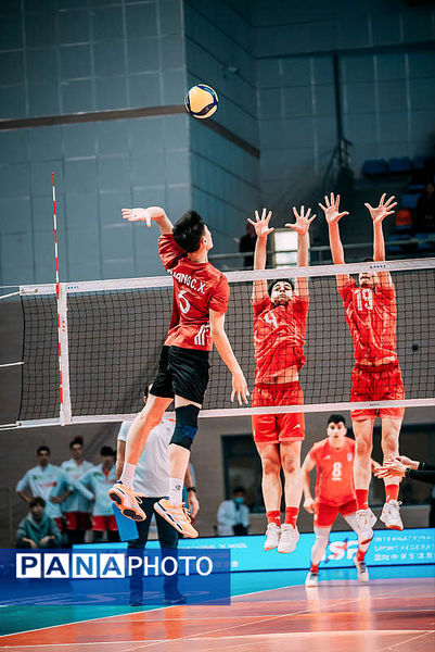 دیدار تیم‌های والیبال دانش‌آموزی ایران و چین