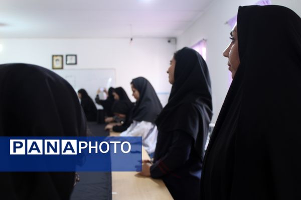 هنرستانی ها در نقش تولید کننده،دوخت لباس فرم دانش آموزان به دست هنرستانی های قدس