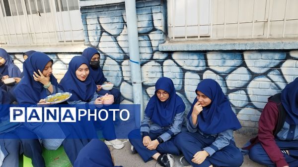 روز شاد و خاطره‌انگیز دانش‌آموزان در دبیرستان شاهد تکتم