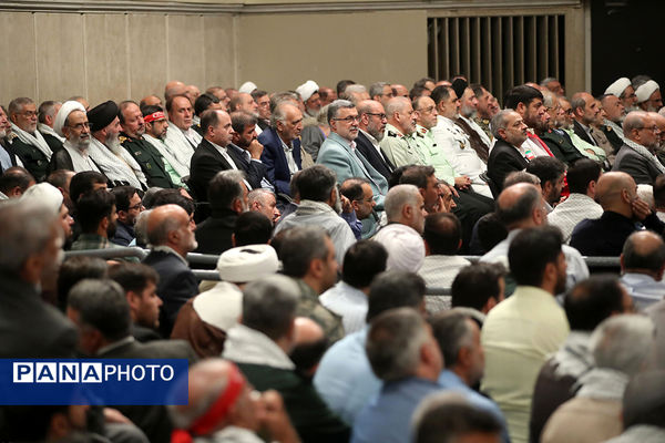 دیدار پیشکسوتان و فعالان دفاع مقدس و مقاومت با مقام معظم رهبری
