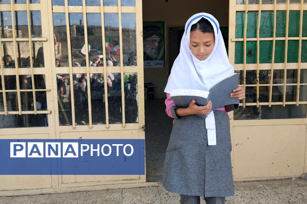 مراسم صبحگاهی دبستان شهید رحمت الله قلعه یزدانی و آموزشگاه آیت الله اراکی