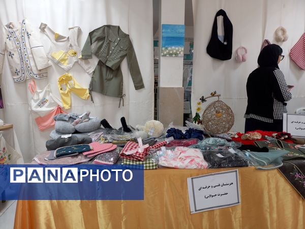 نمایشگاه کار آفرینی هنرستان های ناحیه یک مشهد مقدس 