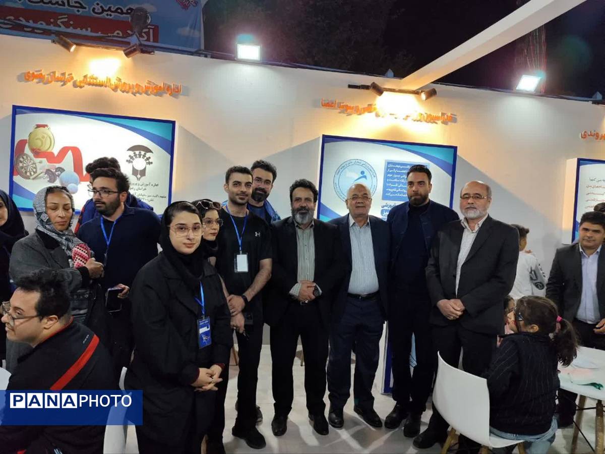 بازدید رئیس شورای شهر و معاون فرهنگی و اجتماعی شهرداری مشهد مقدس از غرفه منطقه ۱۰ در جشنواره خانواده ورزش 