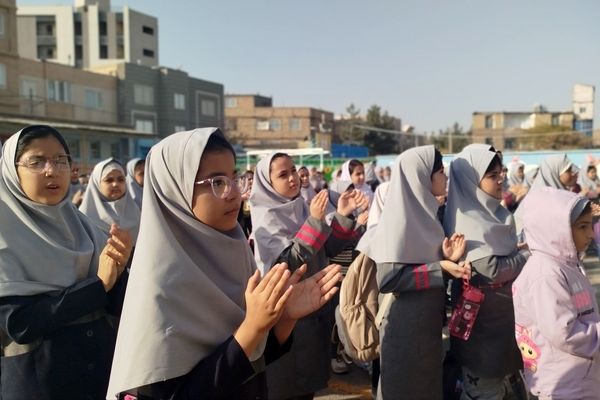قلب‌های دبستان نیایش برای روز دختر، با نوا و سرود به تپش افتادند!