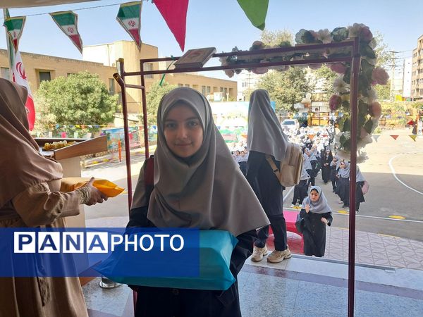 جشن جوانه‌ها در دبیرستان هیات امنایی حضرت معصومه(س) ناحیه 4 کرج 