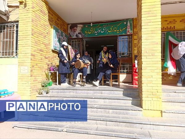 بزرگداشت روز دانش آموز در دبیرستان شاهد قدسیان 