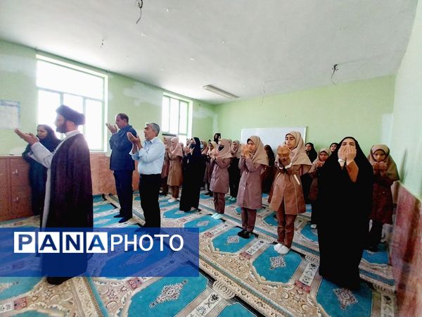 نماز جماعت در آموزشگاه شکوه زاویه فین