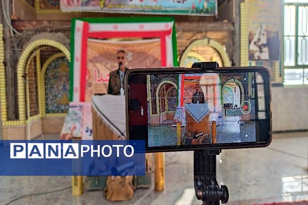غبارروبی و عطر افشانی گلزار شهدای شهر بار در هفته دفاع مقدس