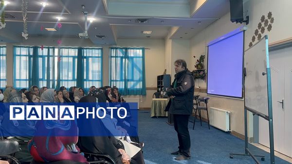 دومین جلسه آموزش خانواده دبیرستان شهید تیمسار فلاحی ناحیه یک کرج 