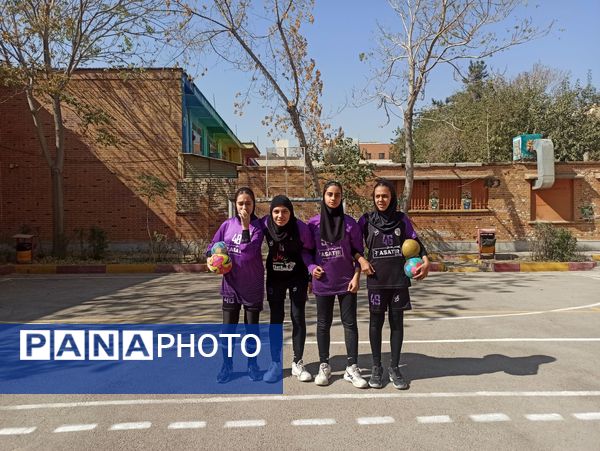 المپیاد ورزشی درون مدرسه ای در دبیرستان دخترانه ۱۳ آبان