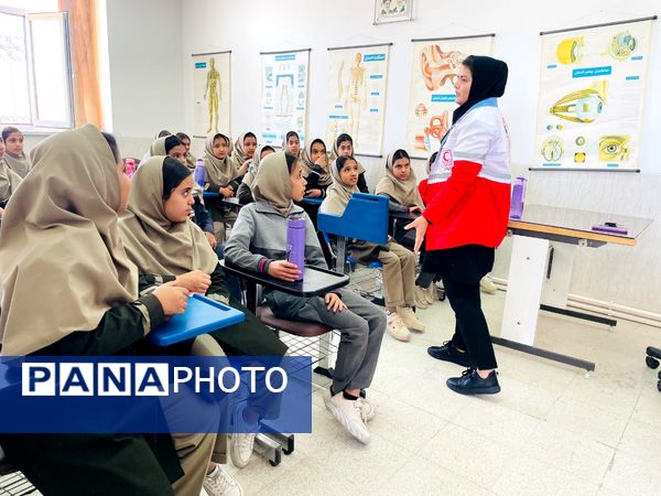  مراسم گرامیداشت هفته پدافند غیر عامل در آموزشگاه آیت الله غفاری 