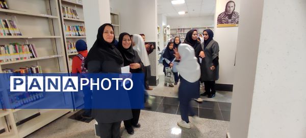 بازدید دانش آموزان مدرسه شهید خاقانی شیروان از کتابخانه اندیشه‌‌ در هفته کتاب و کتابخوانی
