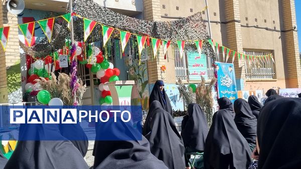 آیین نمادین نواختن زنگ مهر و مقاومت در دبیرستان حضرت معصومه(س) شهرستان فیروزکوه 