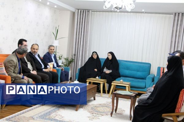 دیدار معاون پرورشی و فرهنگی وزیر آموزش و پرورش با خانواده معلم شهید «عبدالله برزگر»