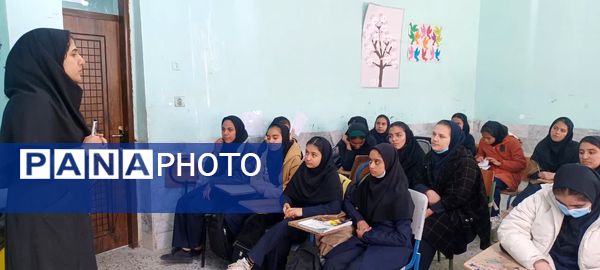 کارگاه آموزشی هدایت تحصیلی و مهارت‌های زندگی در خاتم 