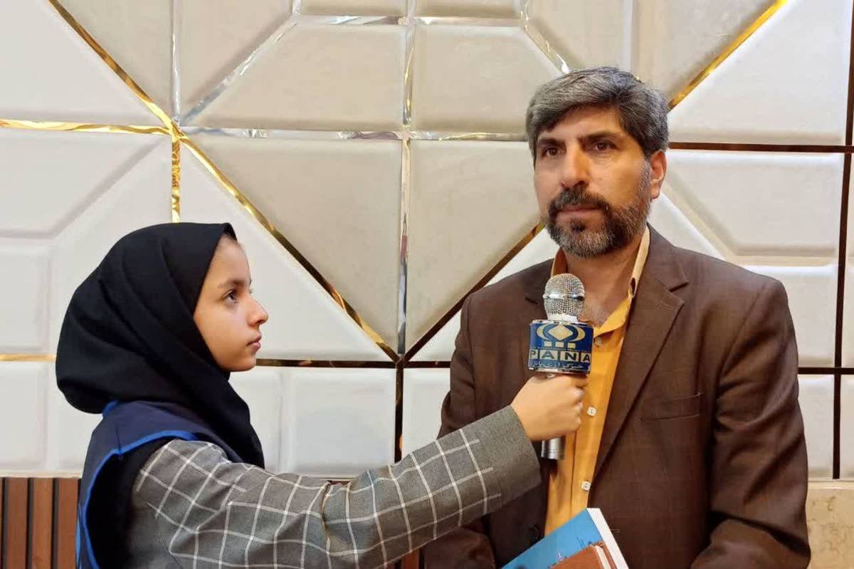 آغاز مهر ماه همراه با غبار روبی نماز خانه های مدارس ، جلوه‌ای از همبستگی معنوی در آباده