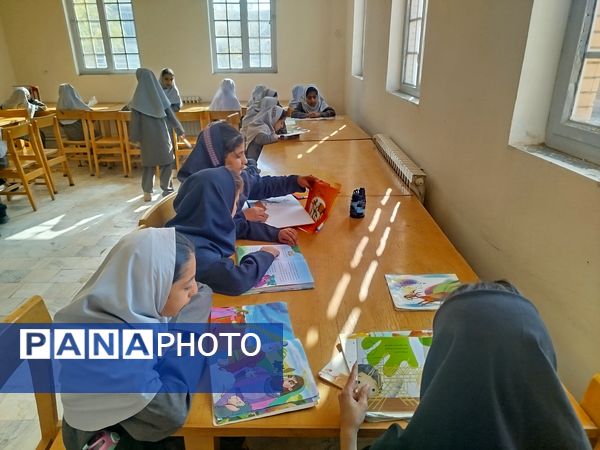 بازدید دانش‌آموزان دبستان شهید نجفی فدافن از کتابخانه فدک