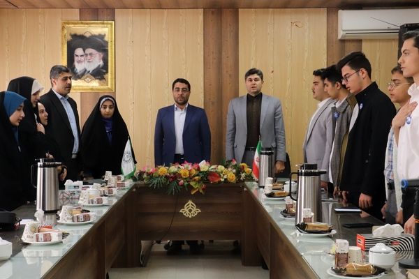 نشست دانش‌آموز خبرنگاران منتخب پانا با معاون پرورشی و فرهنگی استان آذربایجان شرقی